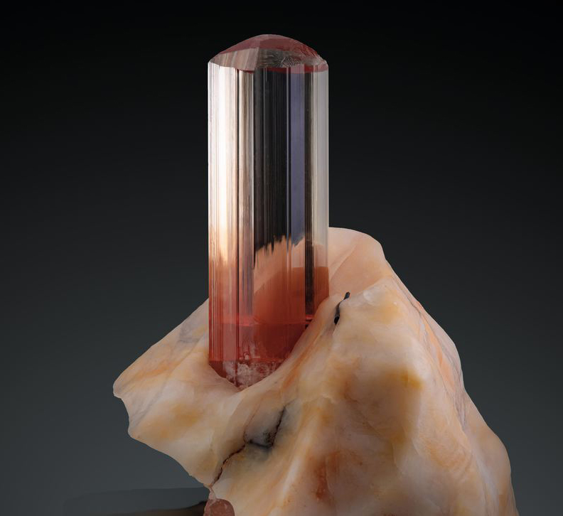 Topázkristály márványban – Katlang, Mardan, Pakisztán, 31x23 mm. Kupi László gyűjteményéből