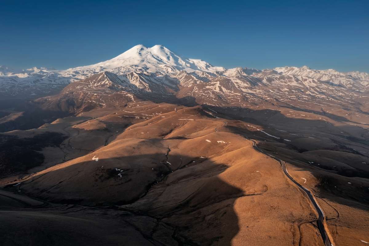 Elbrusz (5642 m) – Európa/Oroszország – A Seven Summits európai résztvevője is... Ott viszont nyilvánvalóan a Mont Blanc lenne a valós tag Fotó: Igor Zuikov ©Shutterstock