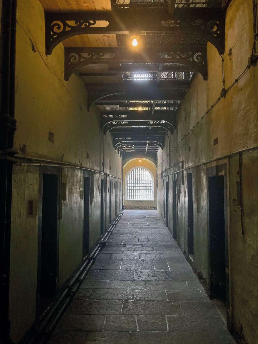 Nyomasztó zárkasor – A Kilmainham Gaolban, működése alatt összesen 150 ezren raboskodtak. Rendszeresen pusztított közöttük a vérhas és egyéb járványok – a nyomorúságos körülmények miatt sokan itt is haltak meg Fotó: Udvarvölgyi Zsolt András