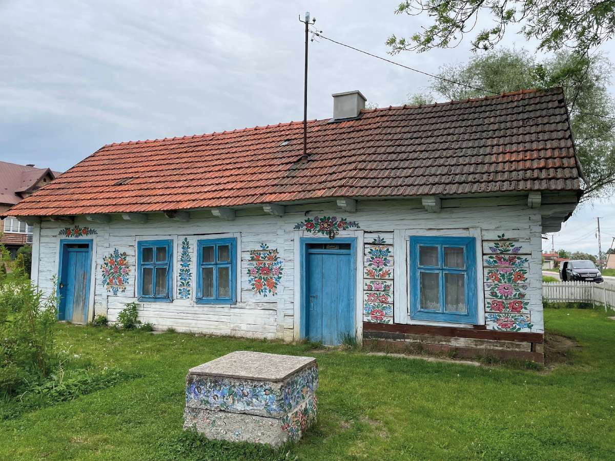 Ez a ma is népszerű díszítési mód Felicja Curyłowa nevéhez köthető, aki idővel hivatásának érezte annak népszerűsítését