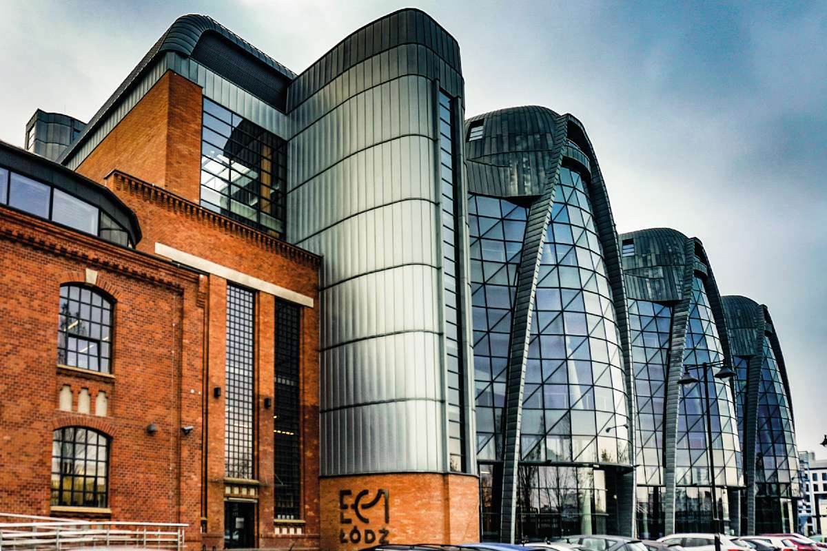 A korábban hőerőműként működő épületegyüttes ma Lengyelország legmodernebb planetáriumát és a Tudományos és Technológiai Központot rejti