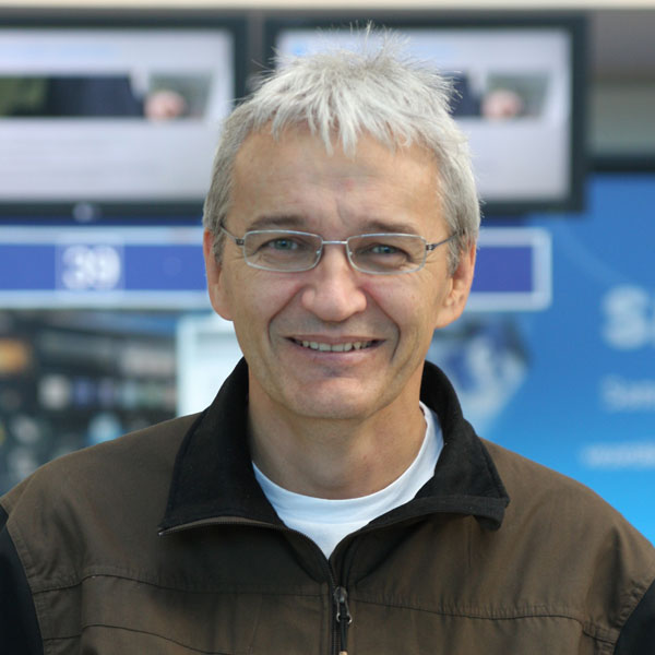 Mari László