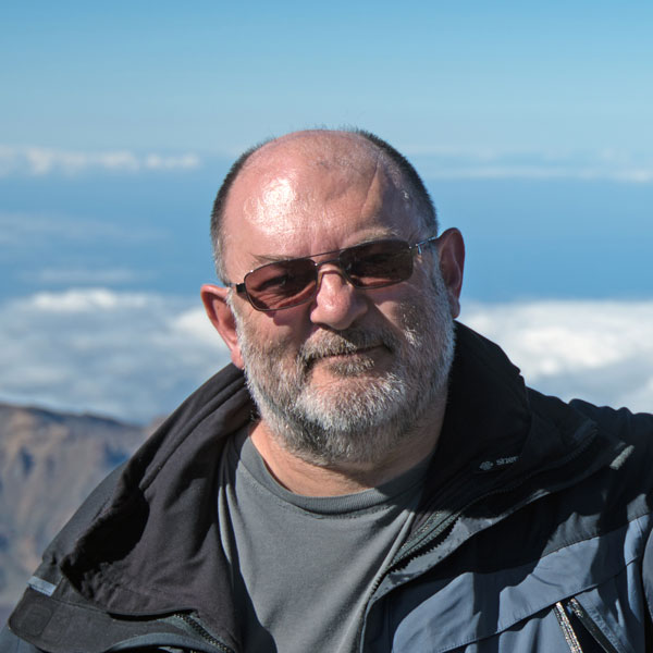 Simán László